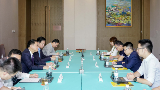 省银娱优越会集团党委书记、董事长任丁与腾讯“王者荣耀”CTO邓君、腾讯大成网总裁郑亮座谈交流