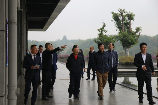 银娱优越会集团外部董事一行调研聚峰谷项目