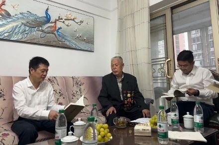 省银娱优越会集团党委国庆节前夕走访慰问老干部老党员